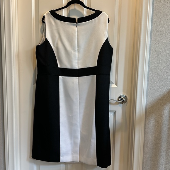 Plus Size Tahari 16W Dress - Picture 2 of 6